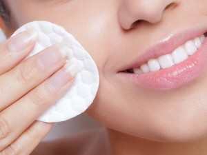 Lavanta Esansiyel Yağı Kullanarak Ev Yapımı Yüz Tonik Pedleri Nasıl Yapılır